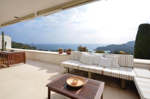 Fornells de La Selva Apartment Sleeps 4 With Pool