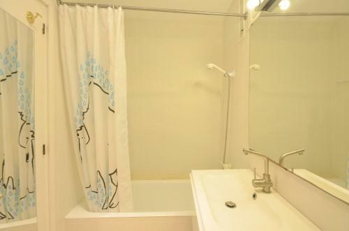 Fornells de La Selva Apartment Sleeps 4 With Pool