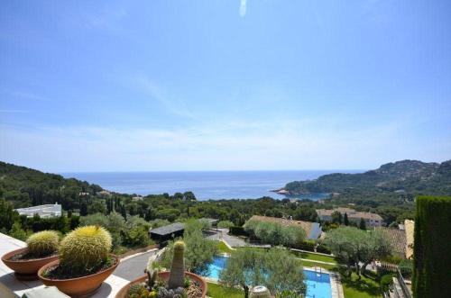 Fornells de La Selva Apartment Sleeps 4 With Pool