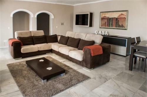 Fuengirola Villa Sleeps 14 With Pool Air Con And Wifi