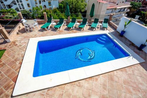 Fuengirola Apartment Sleeps 7 With Pool And Air Con