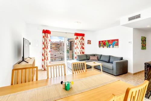 Fuengirola Apartment Sleeps 7 With Pool And Air Con