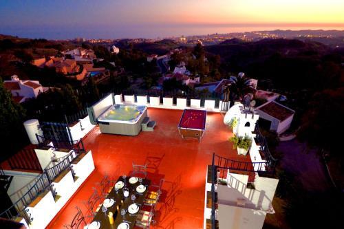 Fuengirola Villa Sleeps 10 Pool Air Con Wifi