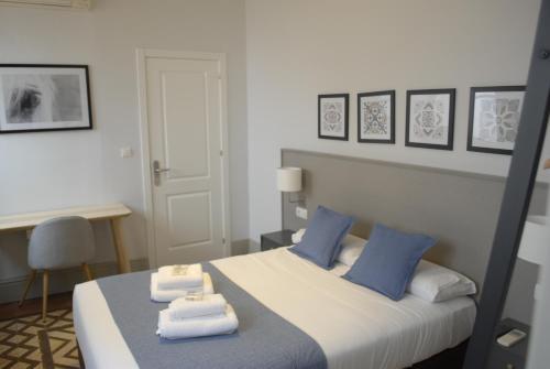 Hostal La Perla Granada Suites