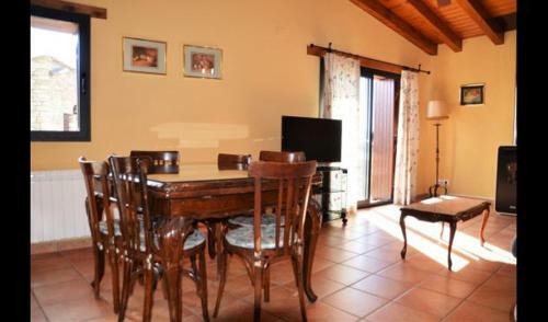 Guardia de Tremp Villa Sleeps 6 With Pool And Air Con