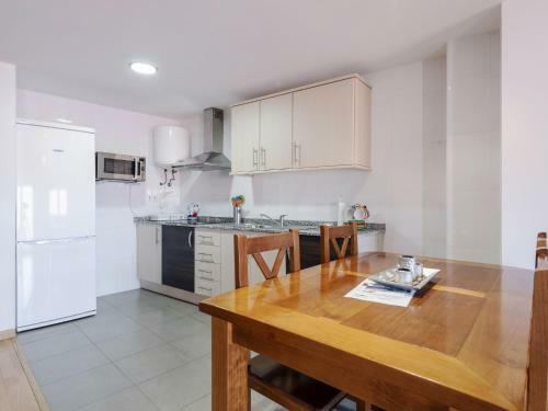 Voguish Apartment In Gudar With Heating