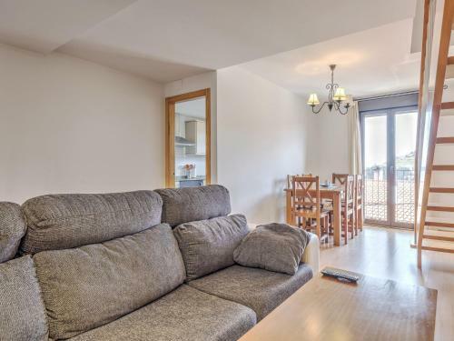 Modern Apartment In Gudar With Terrace