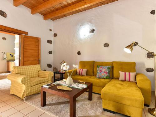 Luxurious Villa In Ingenio With Swimming Pool
