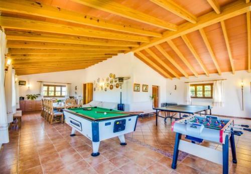 Inca Holiday Home Sleeps 9 With Pool Air Con And Wifi