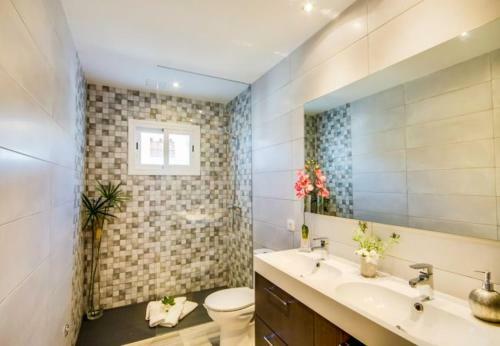 Inca Holiday Home Sleeps 9 With Pool Air Con And Wifi