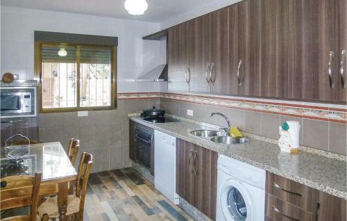 Five-bedroom Holiday Home In Iznajar