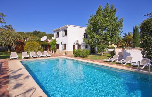Javea Villa Sleeps 4 With Pool Air Con And Wifi