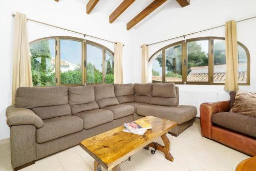 Javea Villa Sleeps 6 With Pool Air Con And Free Wifi