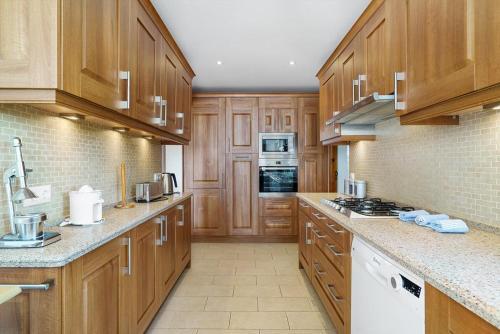 Javea Villa Sleeps 6 With Pool Air Con And Free Wifi