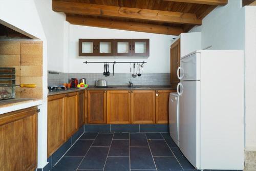 Javea Villa Sleeps 6 With Pool Air Con And Free Wifi
