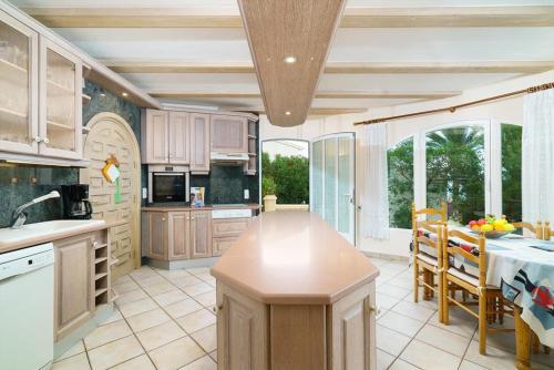Javea Villa Sleeps 6 With Pool Air Con And Free Wifi