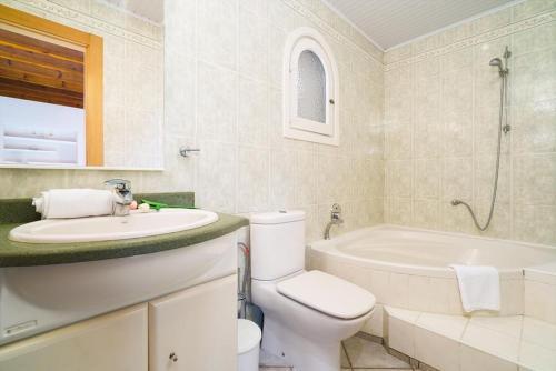 Javea Villa Sleeps 6 With Pool Air Con And Free Wifi