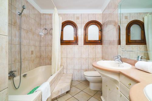 Javea Villa Sleeps 6 With Pool Air Con And Free Wifi
