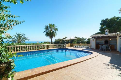 Javea Villa Sleeps 6 With Pool Air Con And Free Wifi