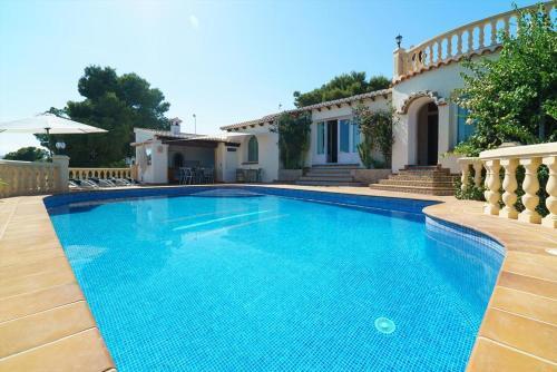 Javea Villa Sleeps 6 With Pool Air Con And Free Wifi