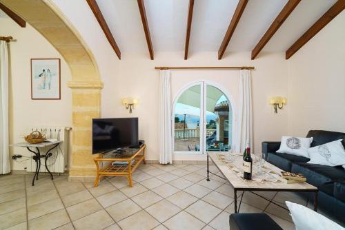 Javea Villa Sleeps 6 With Pool Air Con And Free Wifi