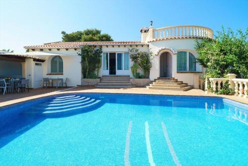 Javea Villa Sleeps 6 With Pool Air Con And Free Wifi