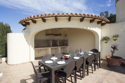 Javea Villa Sleeps 6 With Pool And Free Wifi