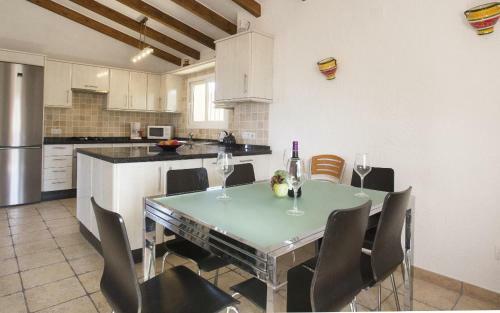 Javea Villa Sleeps 6 With Pool And Free Wifi