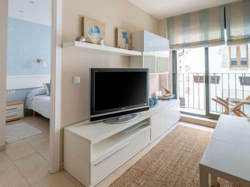 Welcoming Apartment Situated Only 25m From Escala Beach!