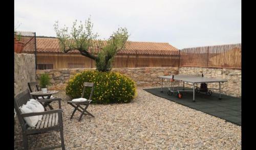 La Llacuna Villa Sleeps 3 With Pool