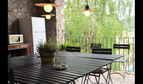La Llacuna Villa Sleeps 3 With Pool