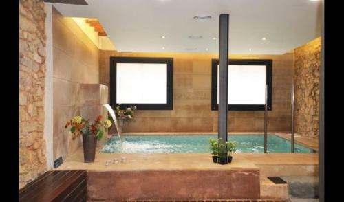 La Llacuna Villa Sleeps 6 With Pool