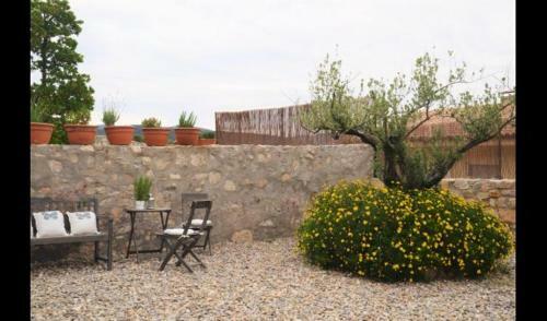 La Llacuna Villa Sleeps 4 With Pool