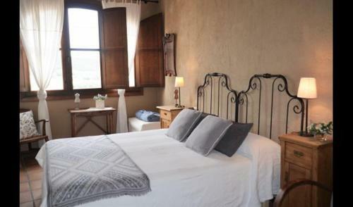 La Llacuna Villa Sleeps 4 With Pool