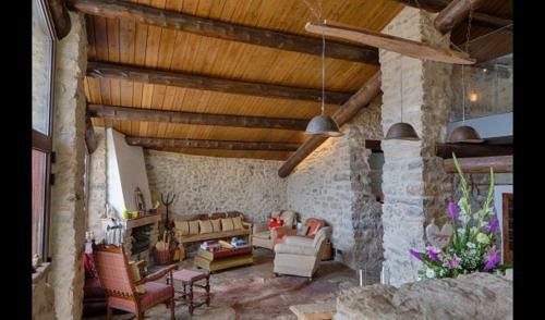 Las Bordas Villa Sleeps 18 With Pool
