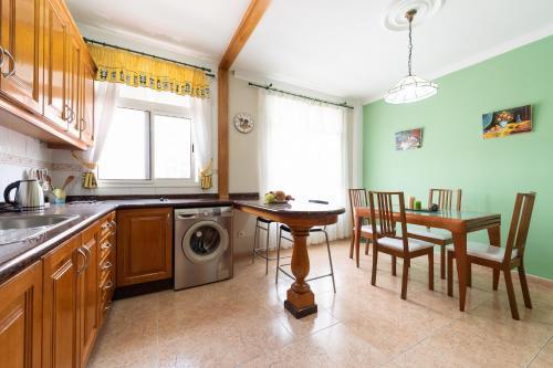 Nice 3-bedroom Flat Near Las Canteras Beach