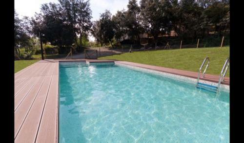 Les Planes D'hostoles Villa Sleeps 14 With Pool