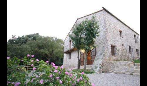 Les Planes D'hostoles Villa Sleeps 14 With Pool