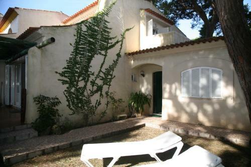 Cozy Golf Villa In Cascais
