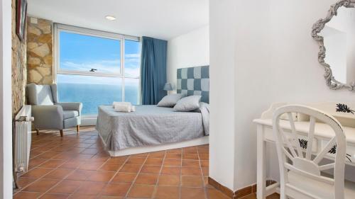 Lloret de Mar Villa Sleeps 8 With Pool And Air Con