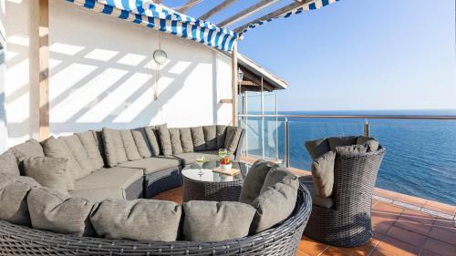 Lloret de Mar Villa Sleeps 8 With Pool And Air Con