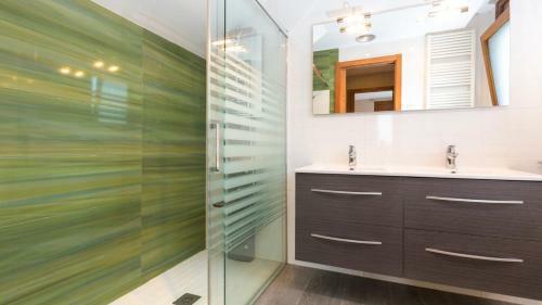 Villa In Lloret de Mar Sleeps 8 With Pool And Air Con