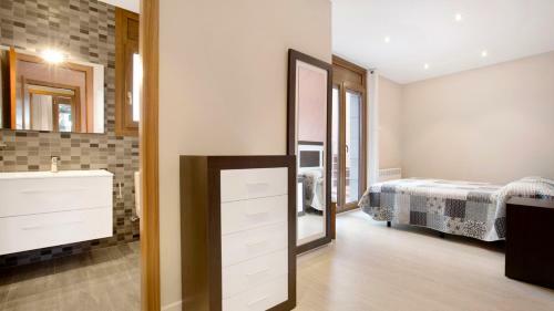 Villa In Lloret de Mar Sleeps 8 With Pool And Air Con