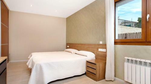 Villa In Lloret de Mar Sleeps 8 With Pool And Air Con