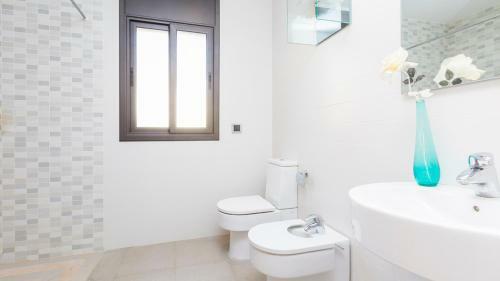 Villa In Lloret de Mar Sleeps 8 Includes Swimming Pool And Air Con