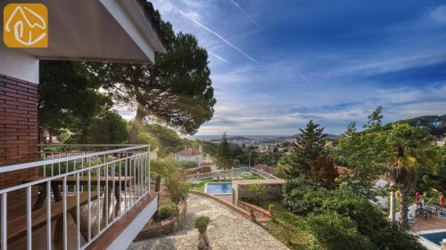 Lloret de Mar Villa Sleeps 12 Pool Wifi