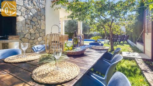 Lloret de Mar Villa Sleeps 10 Pool Wifi