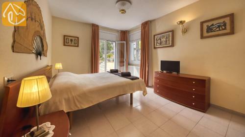 Lloret de Mar Villa Sleeps 8 Pool Wifi