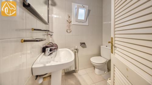 Lloret de Mar Villa Sleeps 8 Pool Wifi