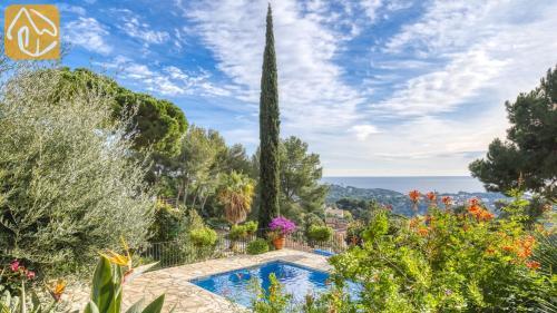 Lloret De Mar Villa Sleeps 8 Pool Wifi